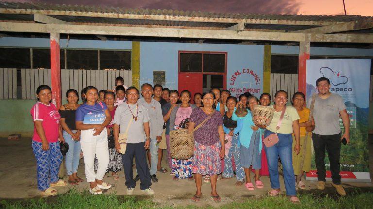 Meeting with women knowledgeable about cultural artifacts 