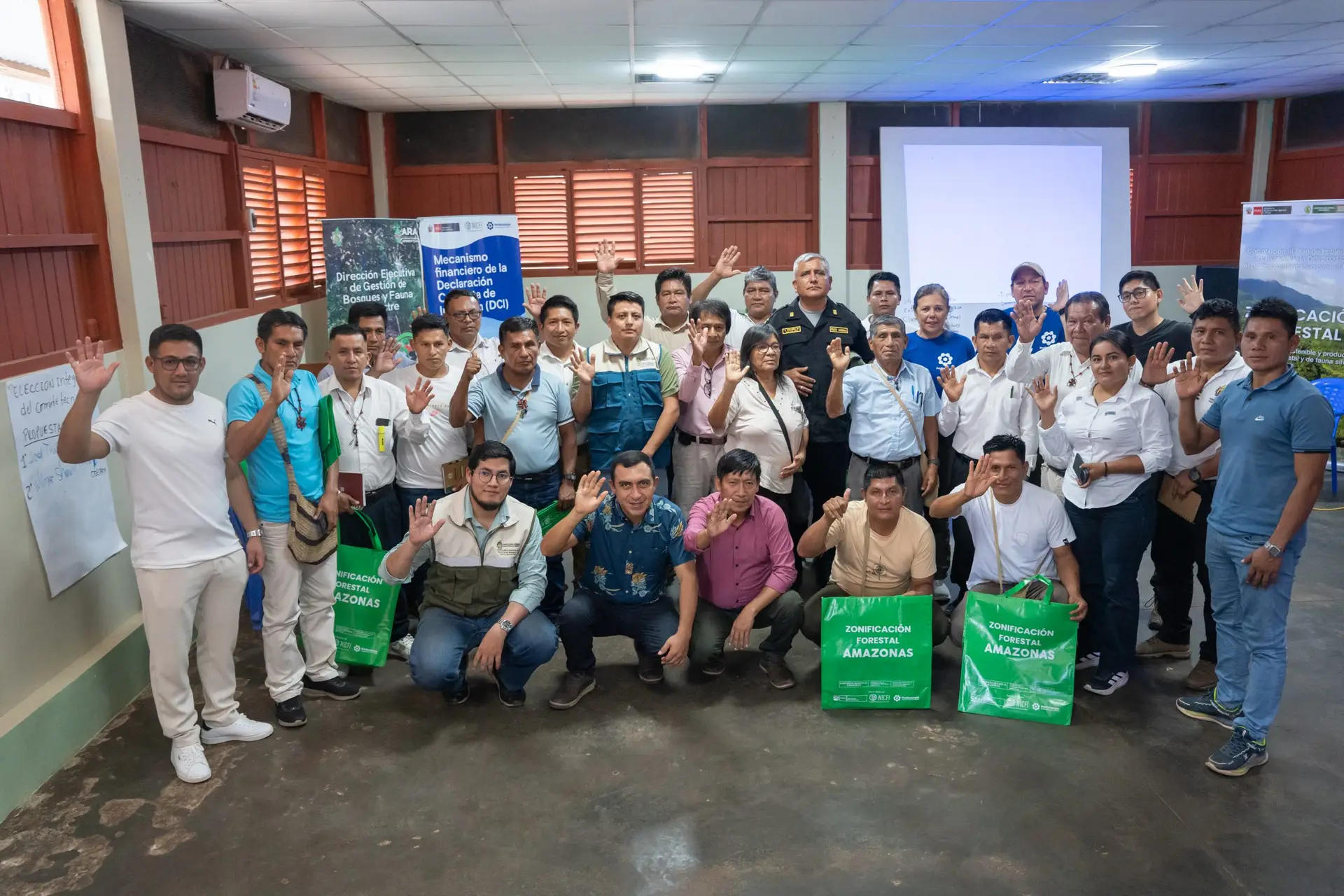 Representatives of indigenous organizations together with members of the Regional Government of Amazonas and Profonanpe’s JDI Project. Photo: Profonanpe