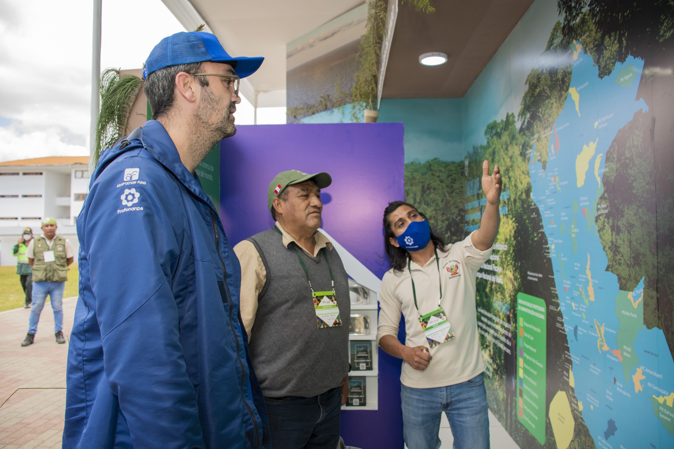 Anton Willems (Profonanpe) and José Ramírez (Sernanp), are guided through the tour of The Most Valuable House in the World.