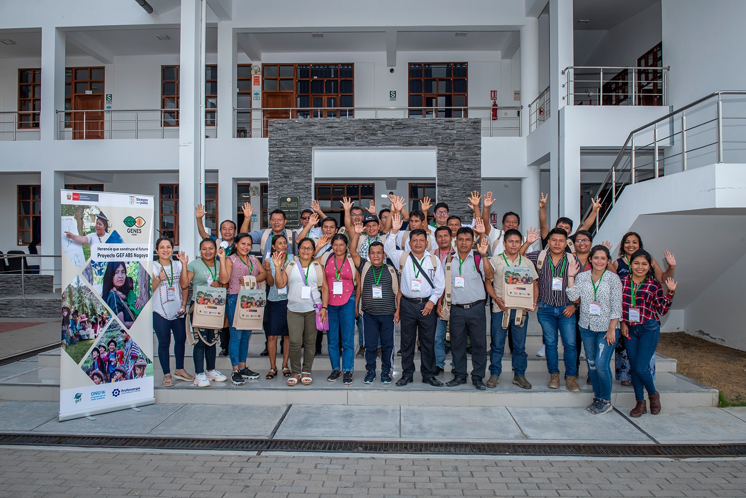 Este taller contó con la participación de lideresas y líderes indígenas, profesores de educación intercultural bilingüe y estudiantes universitarios indígenas.