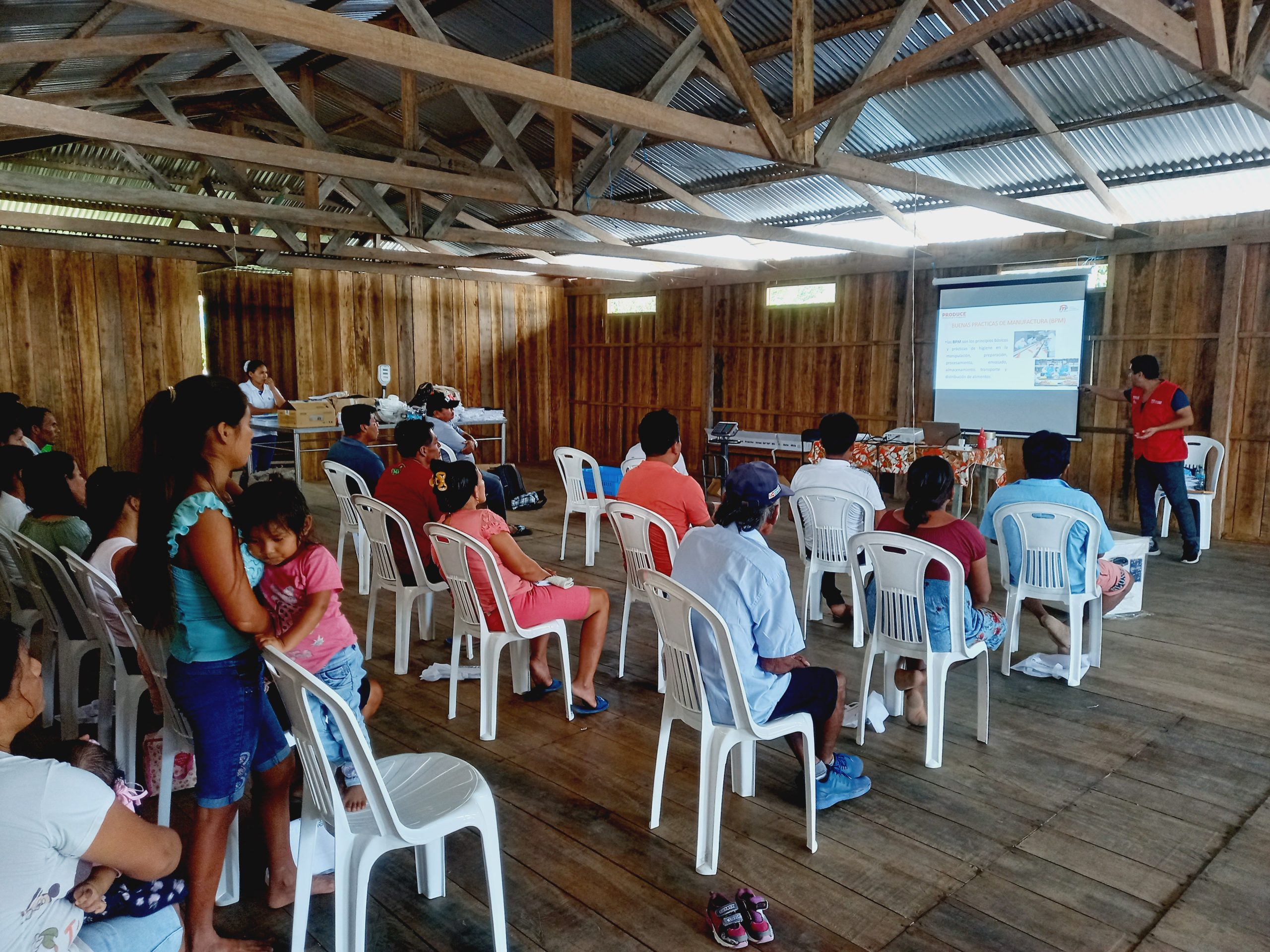 A part of the course taught by the CITE Productivo Maynas, within the framework of the PNIPA, was carried out in the Kachizpani association of the San Fernando Native Community.