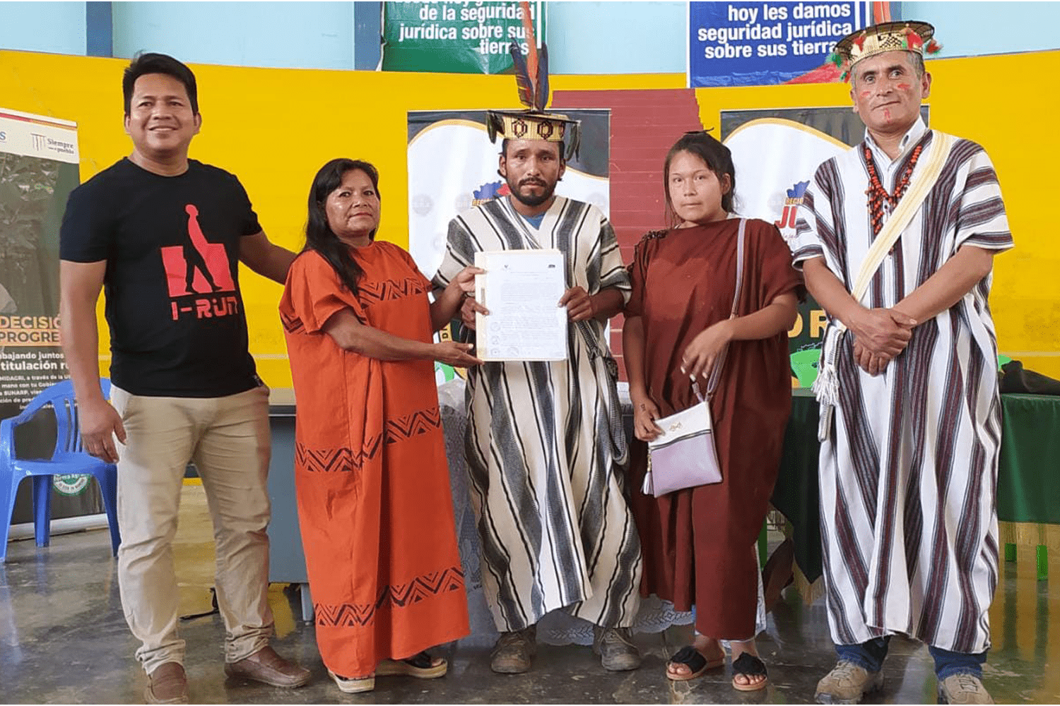 Miguel Guimaraes, Vice President of AIDESEP; Susana Pérez Días, president of the Organization of Asháninka Communities of the Río Negro; representatives of the Alto Sandoveni community; and Ulises Panes, director of the Regional Directorate of Agriculture of Junín.