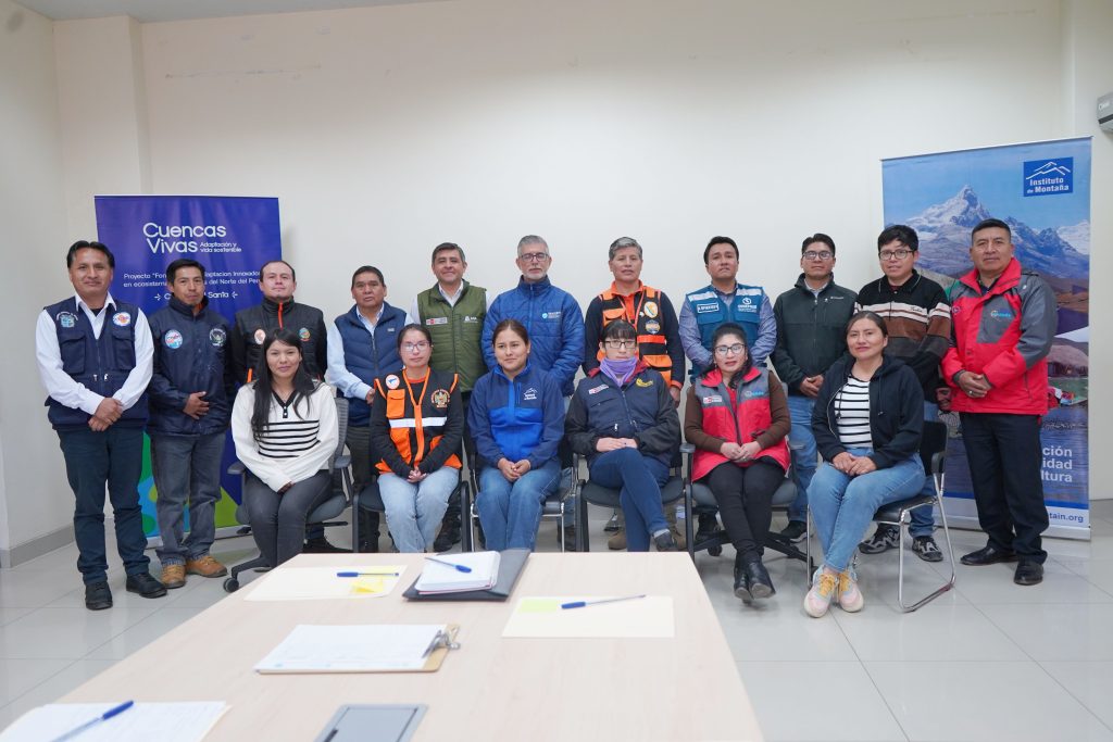 Instituciones técnicas especializadas y especialistas de las Oficinas de Gestión del Riesgo de gobiernos locales de la cuenca del río Santa. Fotografía: Instituto de la Montaña