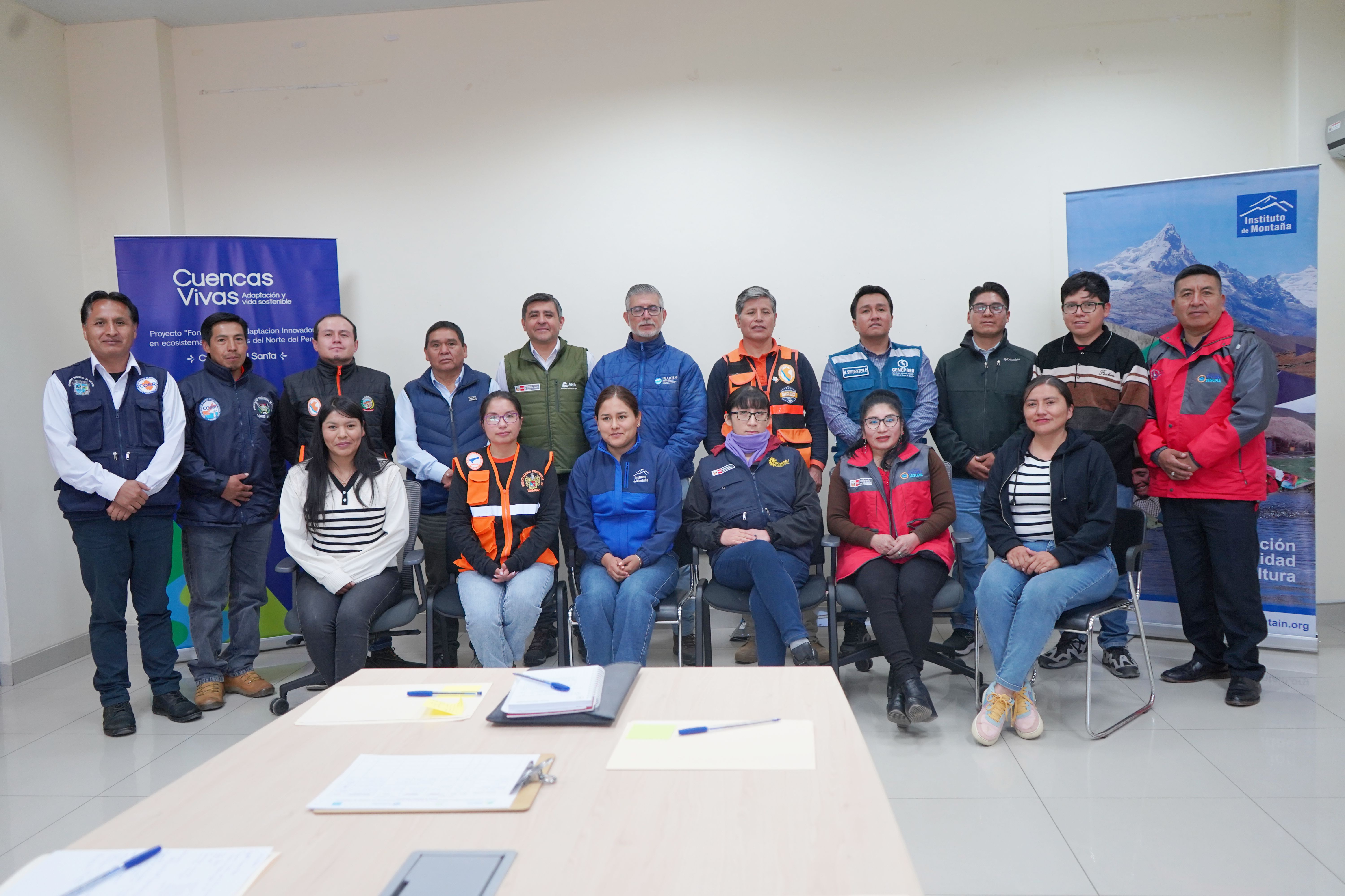 Instituciones técnicas especializadas y especialistas de las Oficinas de Gestión del Riesgo de gobiernos locales de la cuenca del río Santa. Fotografía: Instituto de la Montaña