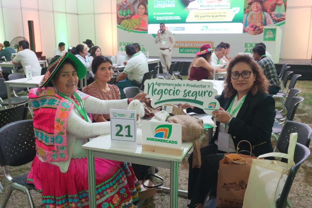 Victoriana Choque, de la Comunidad Campesina San Juan de Tarucani en rueda de negocios