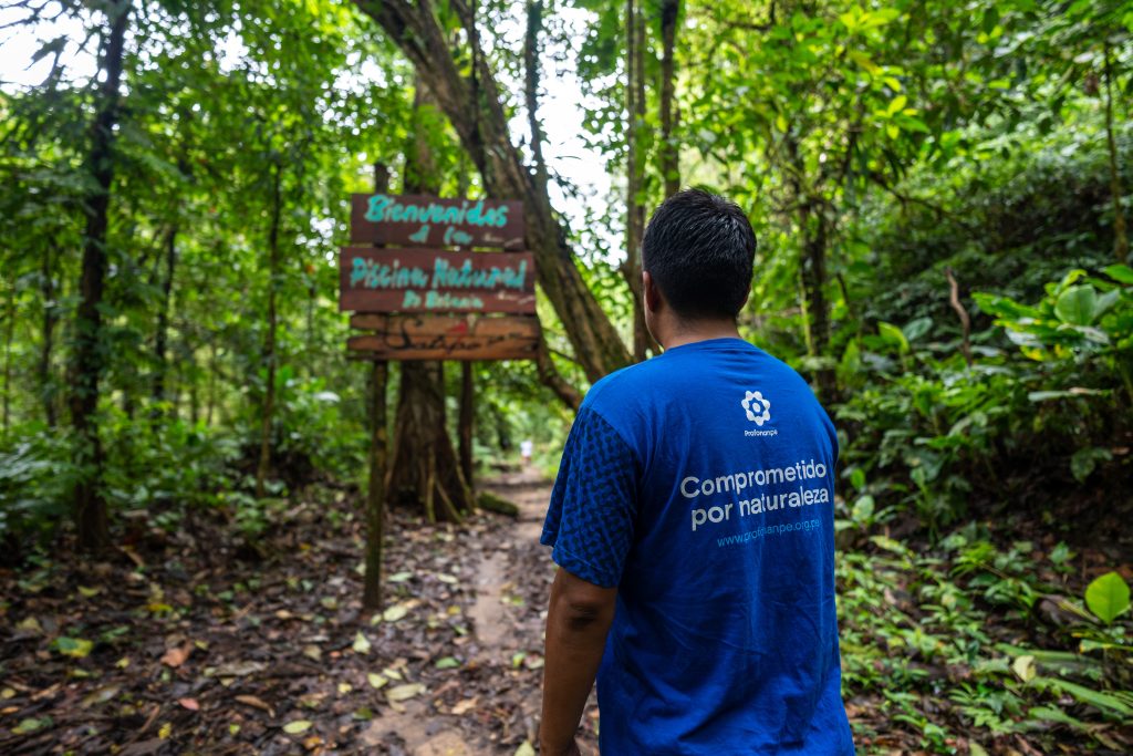 El acceso a la piscina natural de Betania forma parte del recorrido turístico que la comunidad viene fortaleciendo y organizando para recibir a sus visitantes.