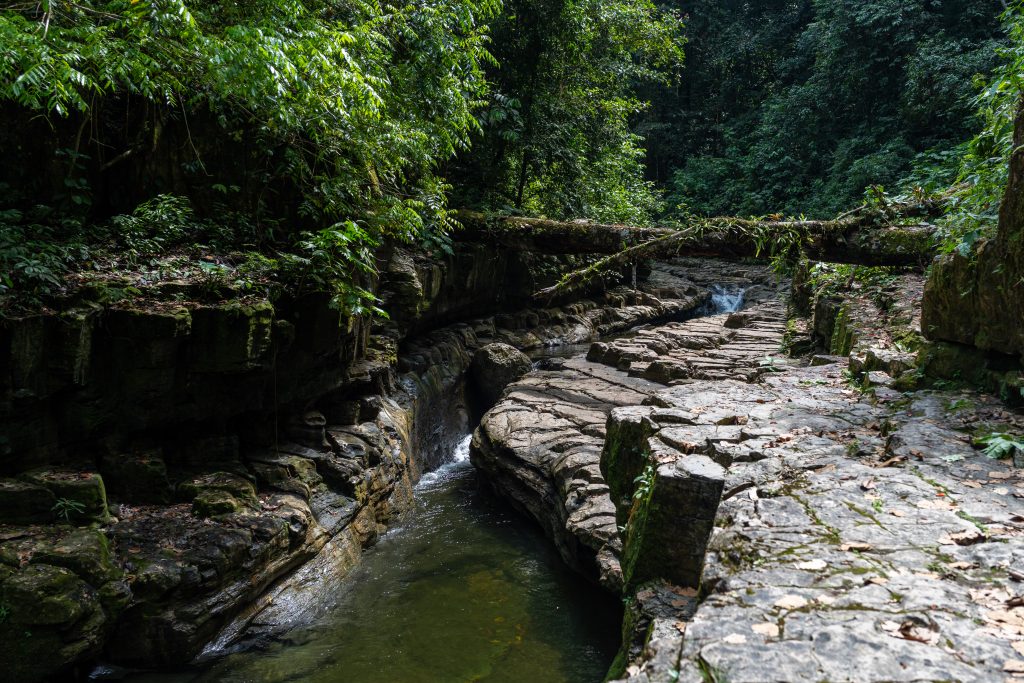 La piscina natural de Betania forma parte de los atractivos turísticos que ofrece la comunidad, en un entorno de bosque amazónico.